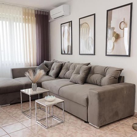 Two Identical Designer 2Bd Flats With Sea View In Balchik By Flat Mаnager Lejlighed Eksteriør billede